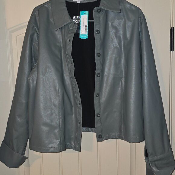 Faux Leather Cropped button down shirt/jacket - Picture 3 of 4